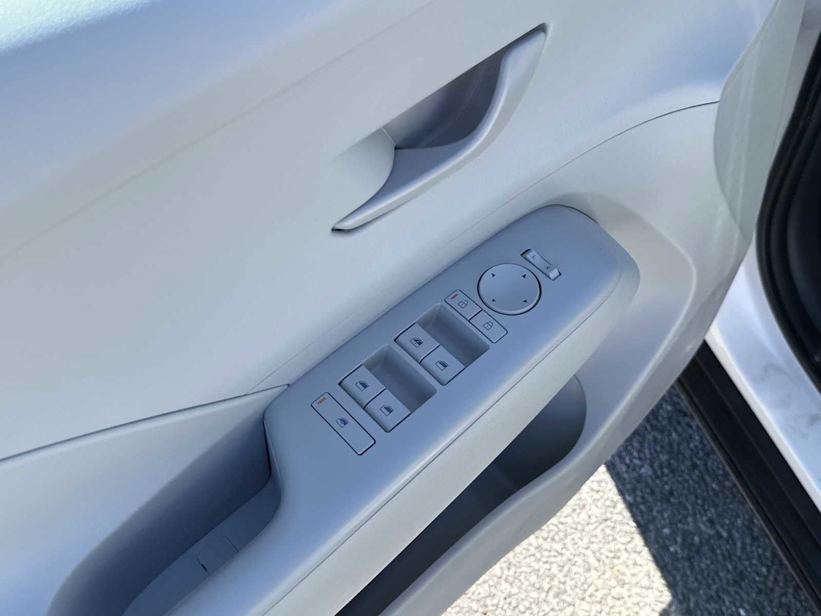 Certified 2025 Hyundai Kona SEL FWD image 18