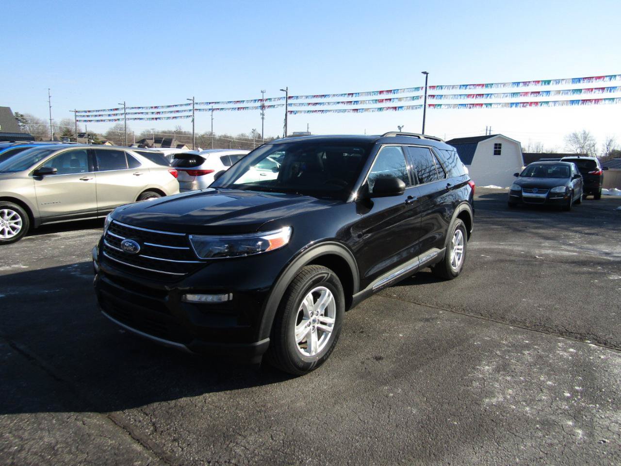 Used 2022 Ford Explorer XLT w/ Equipment Group 202A AWD/4WD image 3
