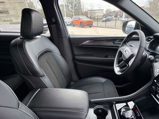 Used 2025 Jeep Grand Cherokee L Altitude image 29