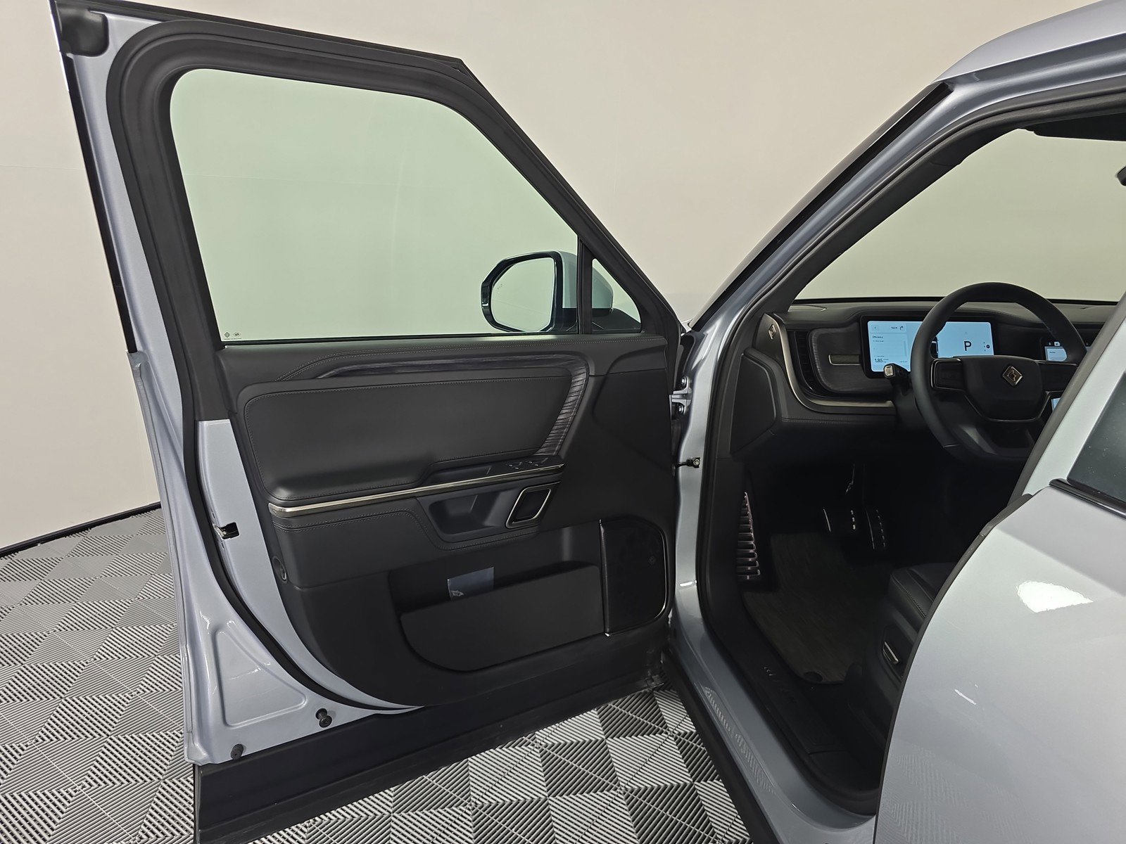 Used 2024 Rivian R1T Adventure image 17