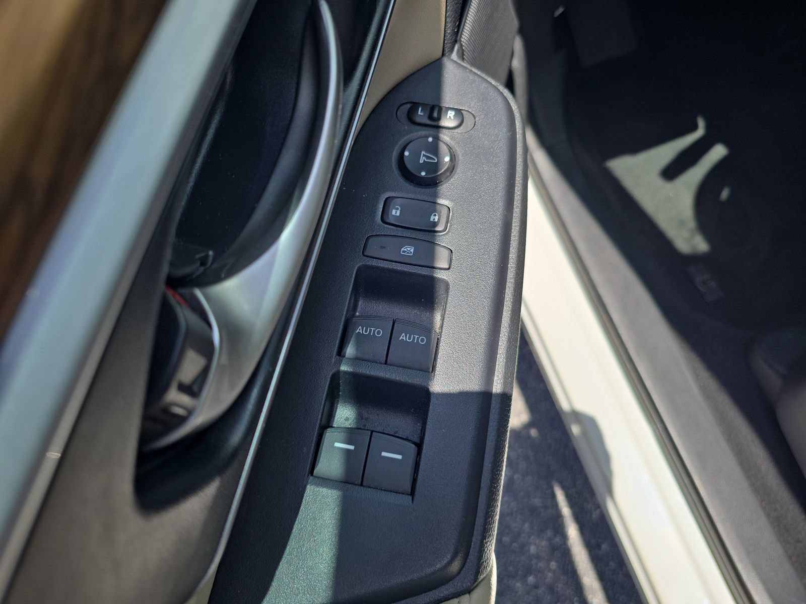 Used 2017 Honda CR-V EX-L image 14