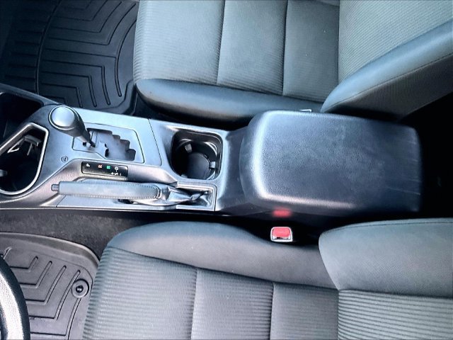 Used 2018 Toyota RAV4 LE AWD/4WD image 15