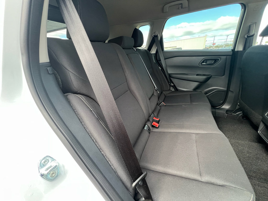 Used 2025 Nissan Rogue S image 17