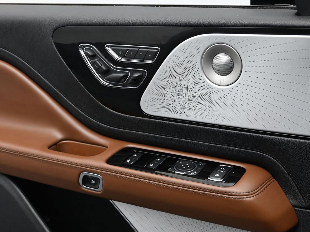 Used 2022 Lincoln Aviator Reserve w/ Equipment Group 201A image 9