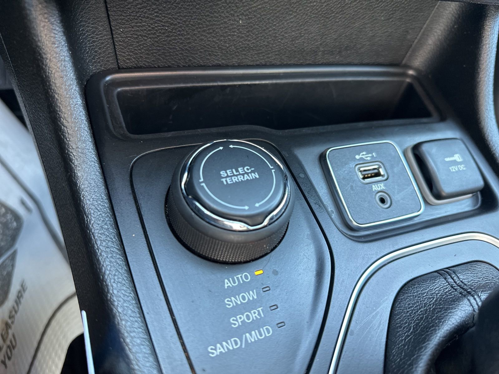 Used 2019 Jeep Cherokee Latitude w/ Cold Weather Group image 54