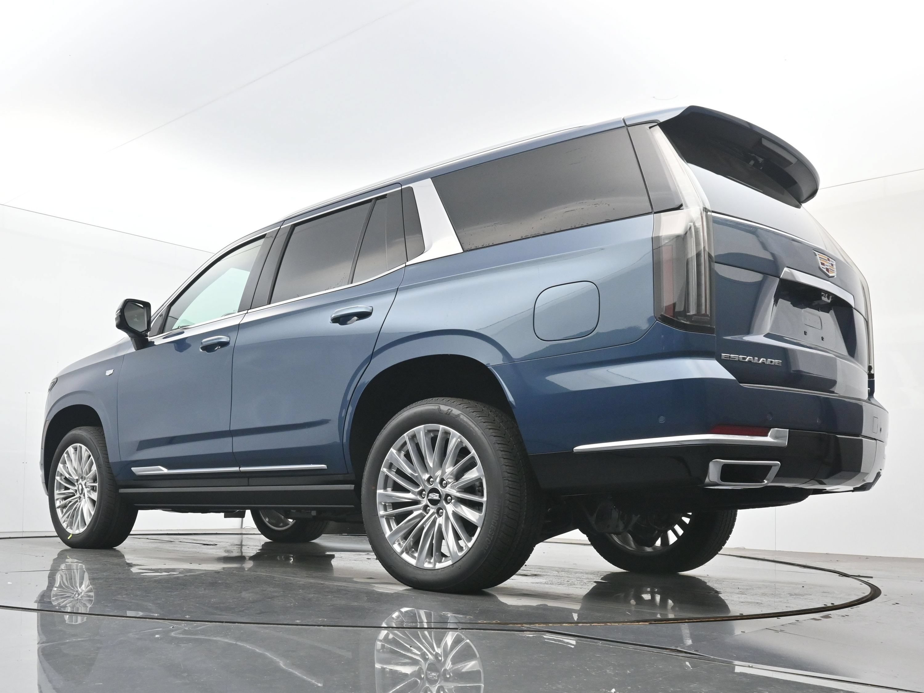 New 2026 Cadillac Escalade Luxury w/ Touring Package AWD/4WD image 17