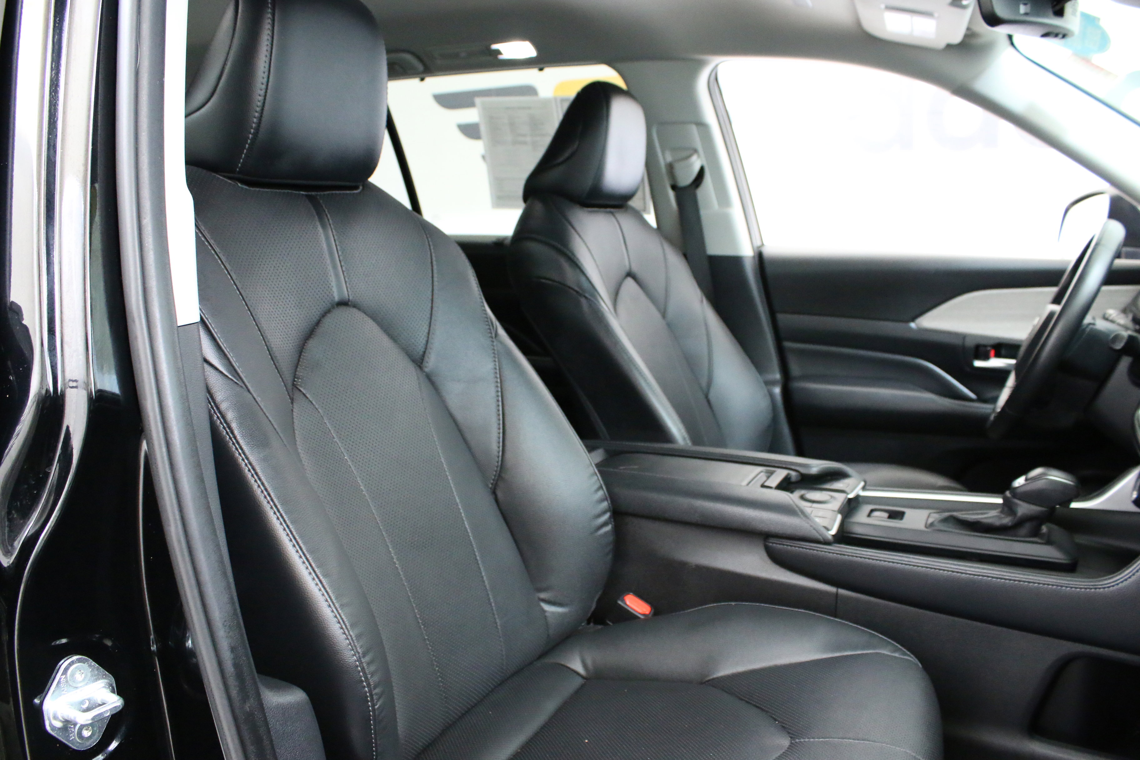 Used 2024 Toyota Grand Highlander Limited image 29