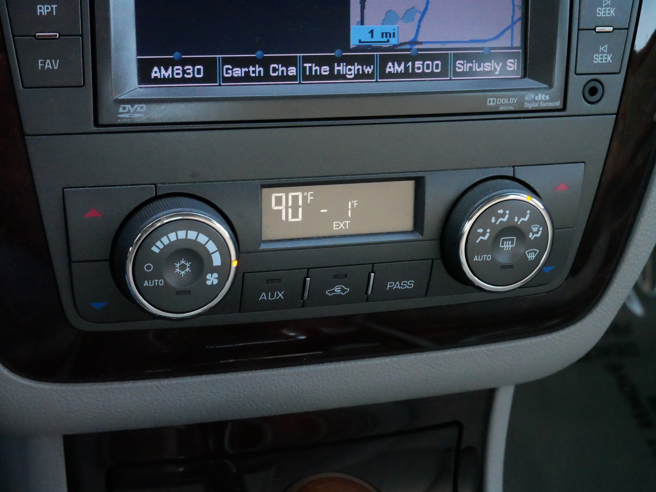 Used 2011 Cadillac DTS Premium image 23