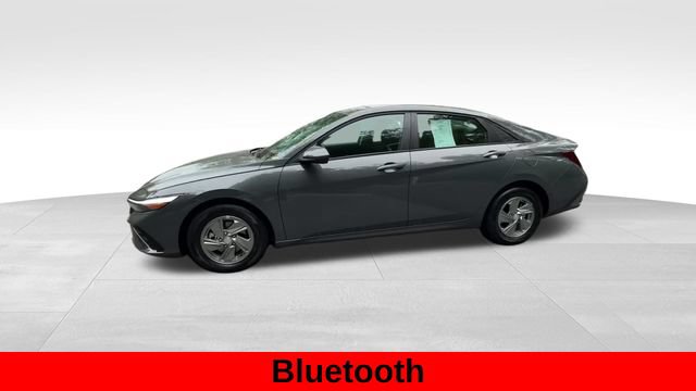Used 2026 Hyundai Elantra SE w/ Cargo Package FWD image 5