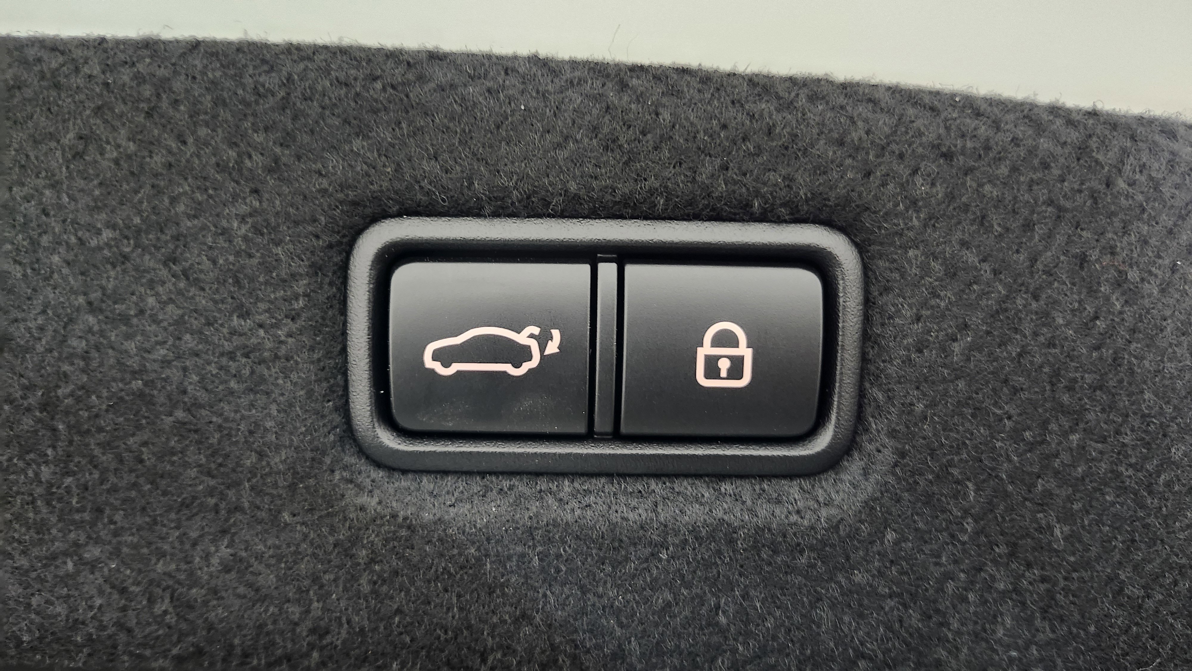 Used 2021 Genesis G90 3.3T Premium image 27