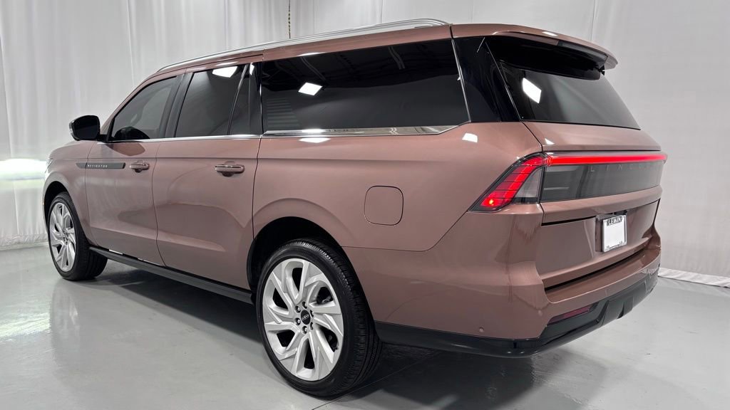 Used 2025 Lincoln Navigator L Black Label AWD/4WD image 8