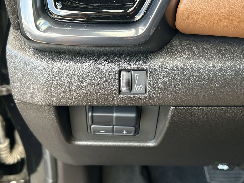 Used 2024 GMC Canyon AT4 w/ Technology Package image 18