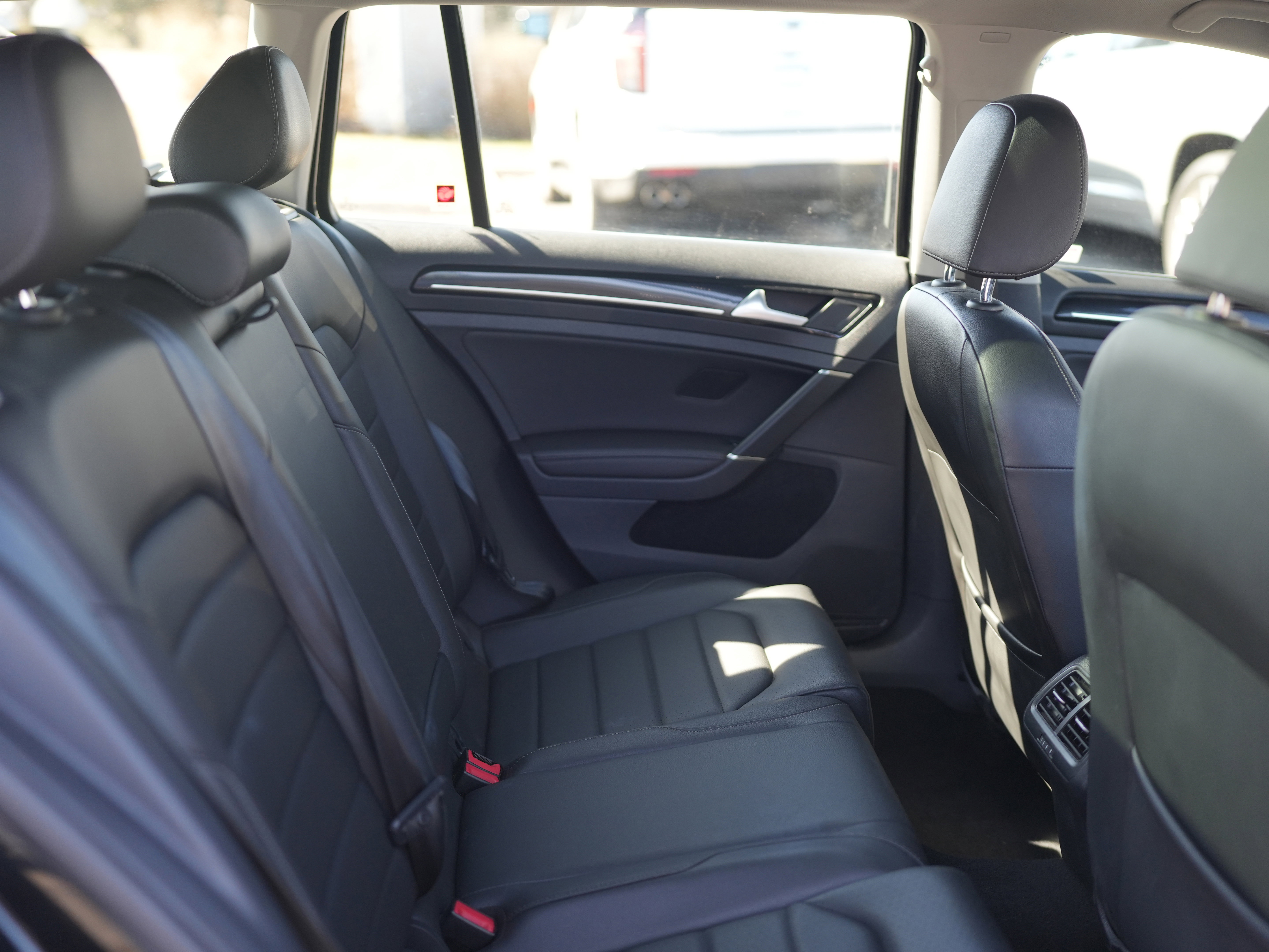 Used 2016 Volkswagen Golf SEL w/ Lighting Package (SEL) image 23