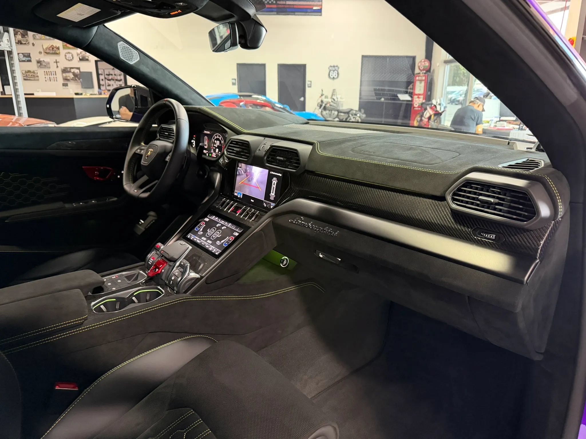 Used 2024 Lamborghini Urus Performante AWD/4WD image 42