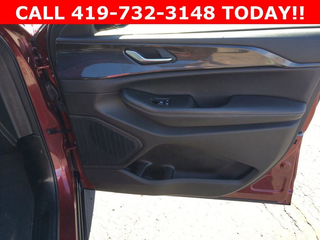 Used 2023 Jeep Grand Cherokee L Laredo AWD/4WD image 15
