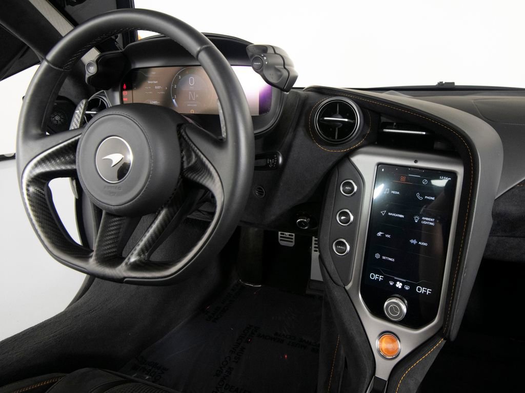 Used 2025 McLaren 750S image 27