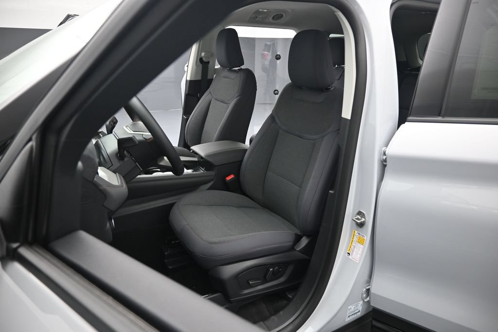 New 2026 Ford Explorer Active RWD image 8