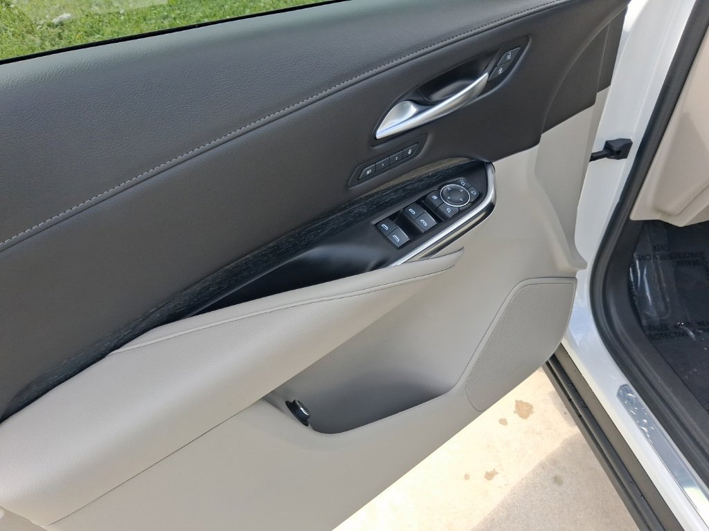 Used 2023 Cadillac XT4 Premium Luxury FWD image 14