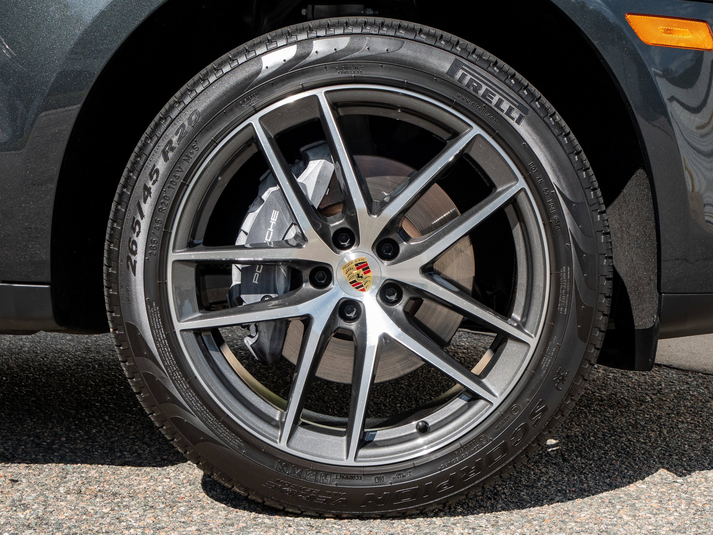 Certified 2025 Porsche Macan AWD/4WD image 15