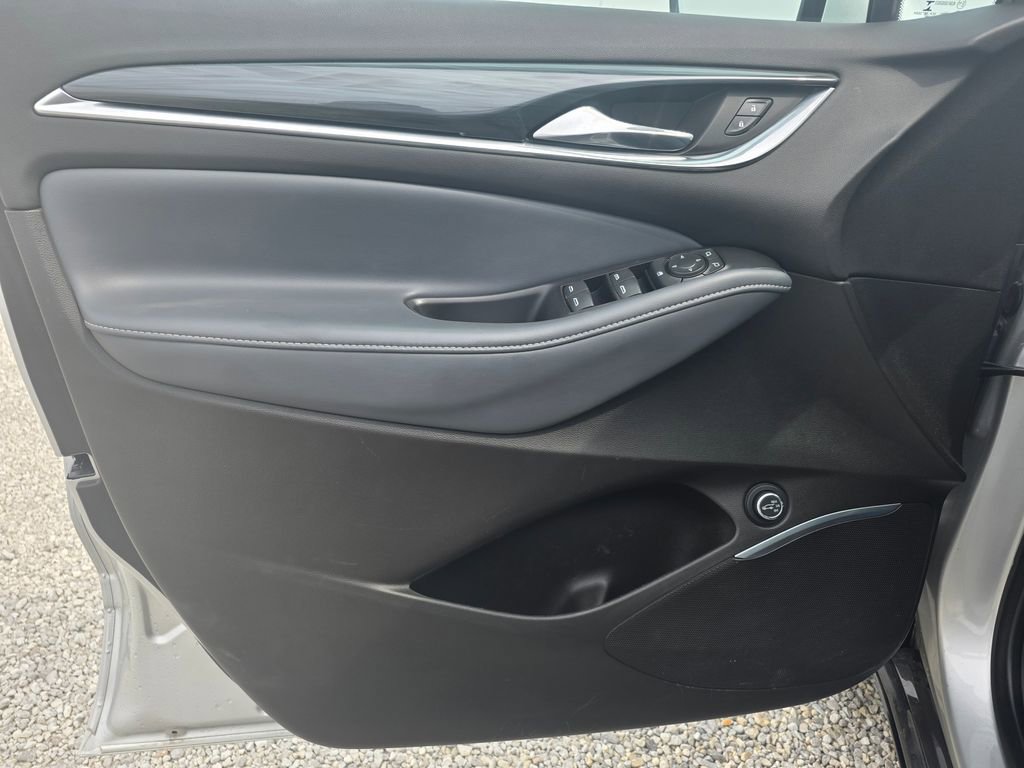 Used 2021 Buick Enclave Essence image 10