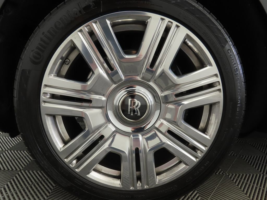 Certified 2023 Rolls-Royce Cullinan w/ Cullinan Package image 30