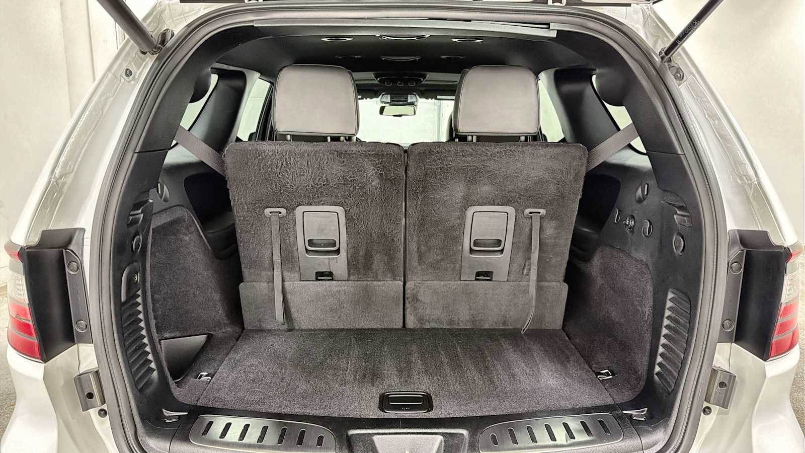 Used 2016 Dodge Durango R/T w/ Technology Group AWD/4WD image 29