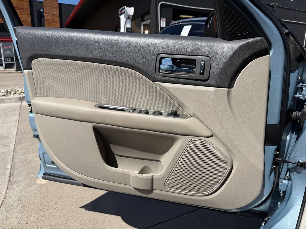 Used 2011 Ford Fusion Hybrid FWD image 27