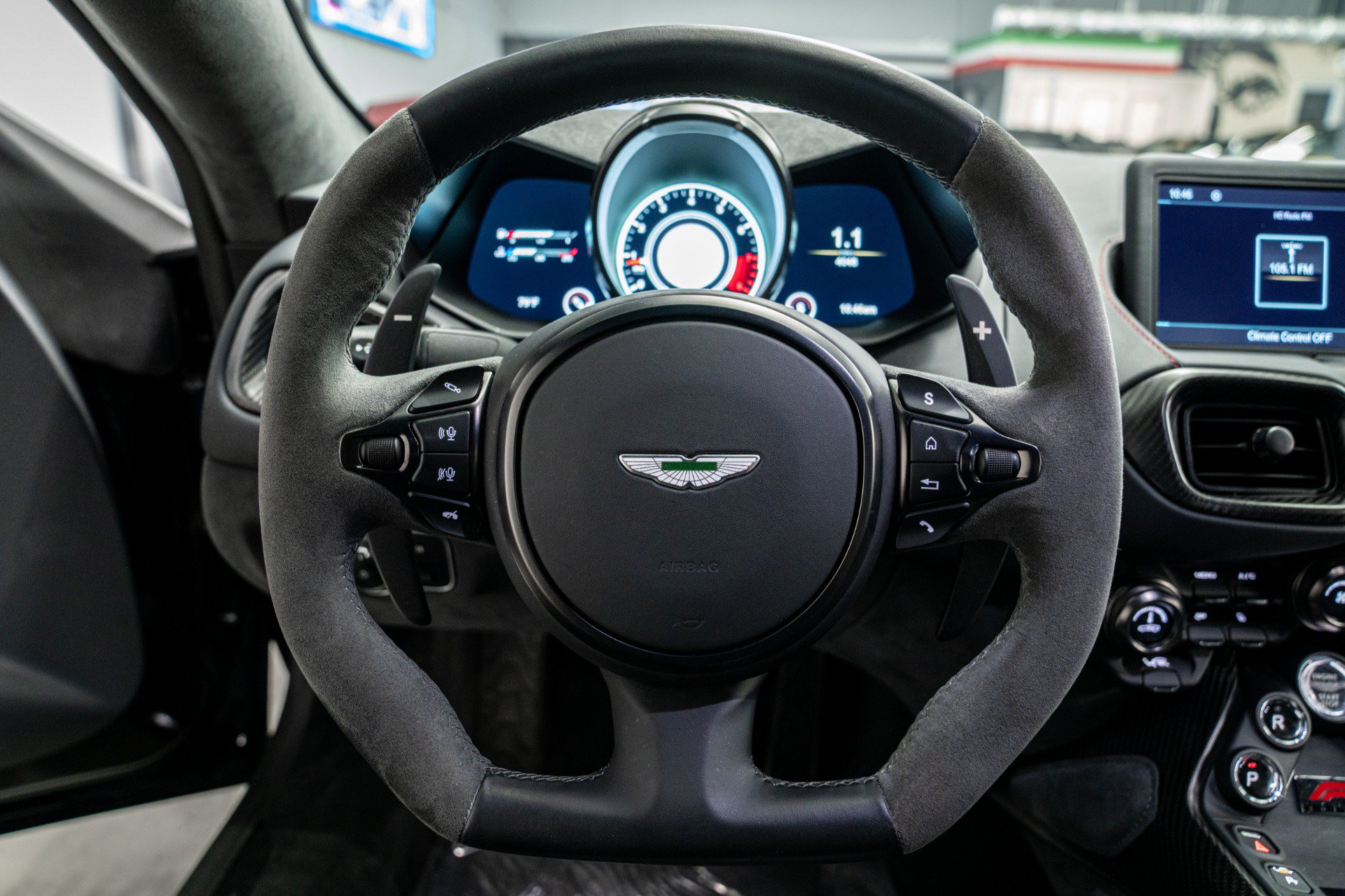 Used 2023 Aston Martin V8 Vantage Coupe RWD image 14