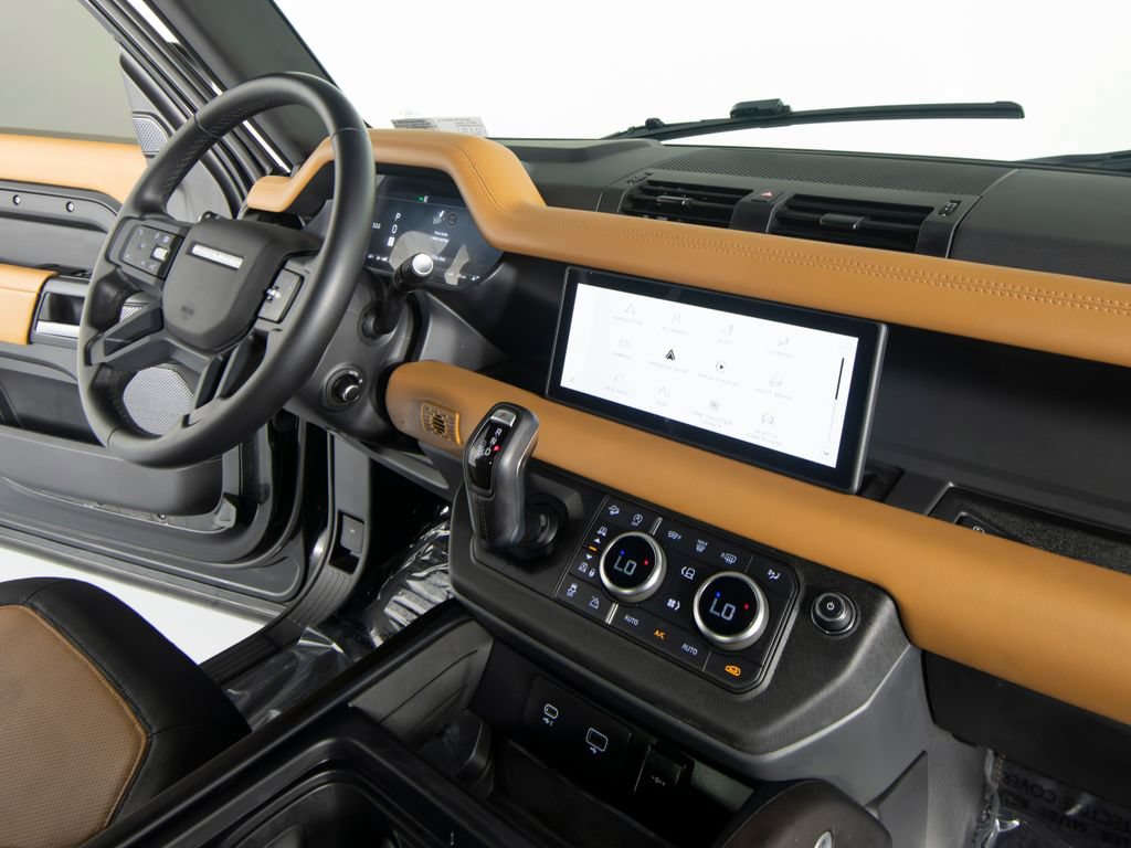 Used 2024 Land Rover Defender 90 X-Dynamic SE AWD/4WD image 28
