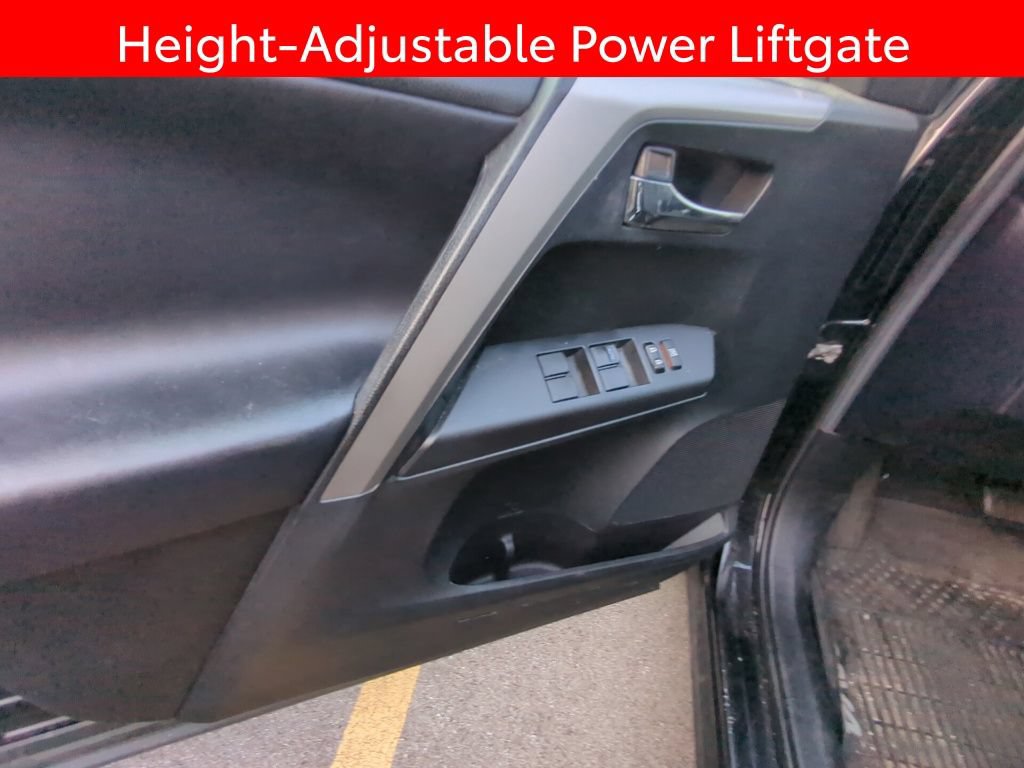Used 2018 Toyota RAV4 XLE AWD/4WD image 8