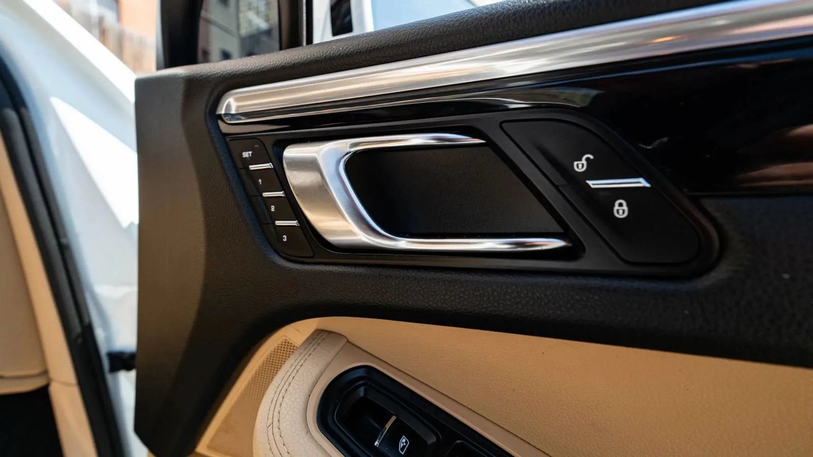 Used 2017 Porsche Macan AWD/4WD image 17