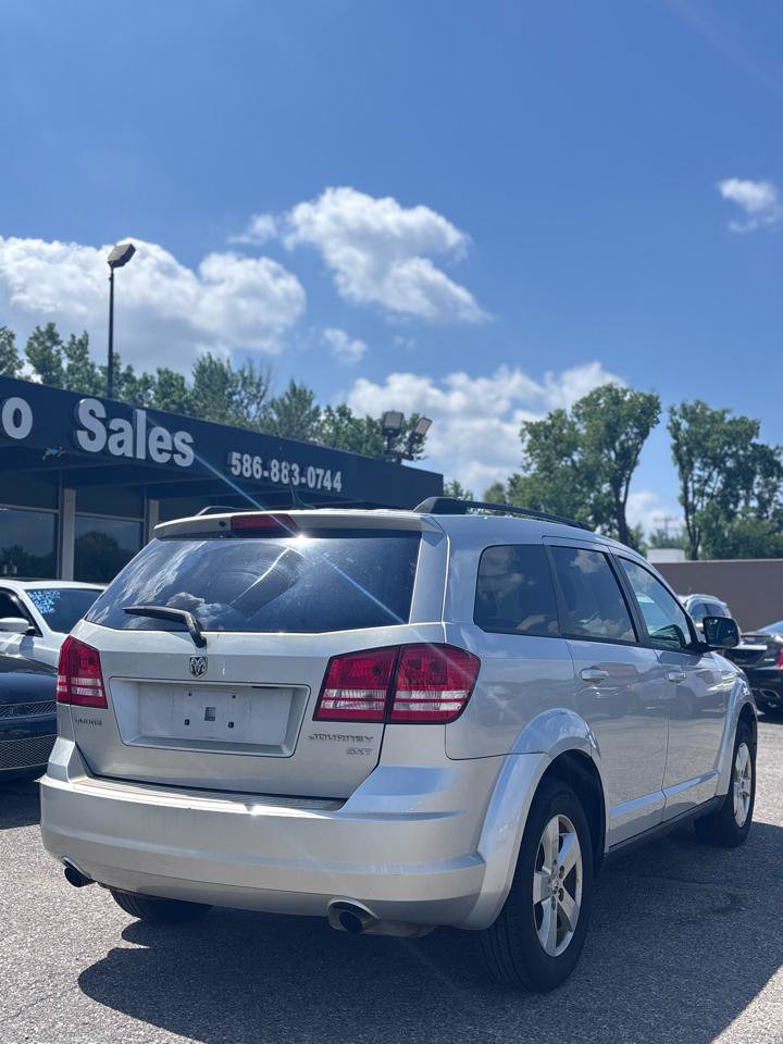 Used 2010 Dodge Journey SXT FWD image 4