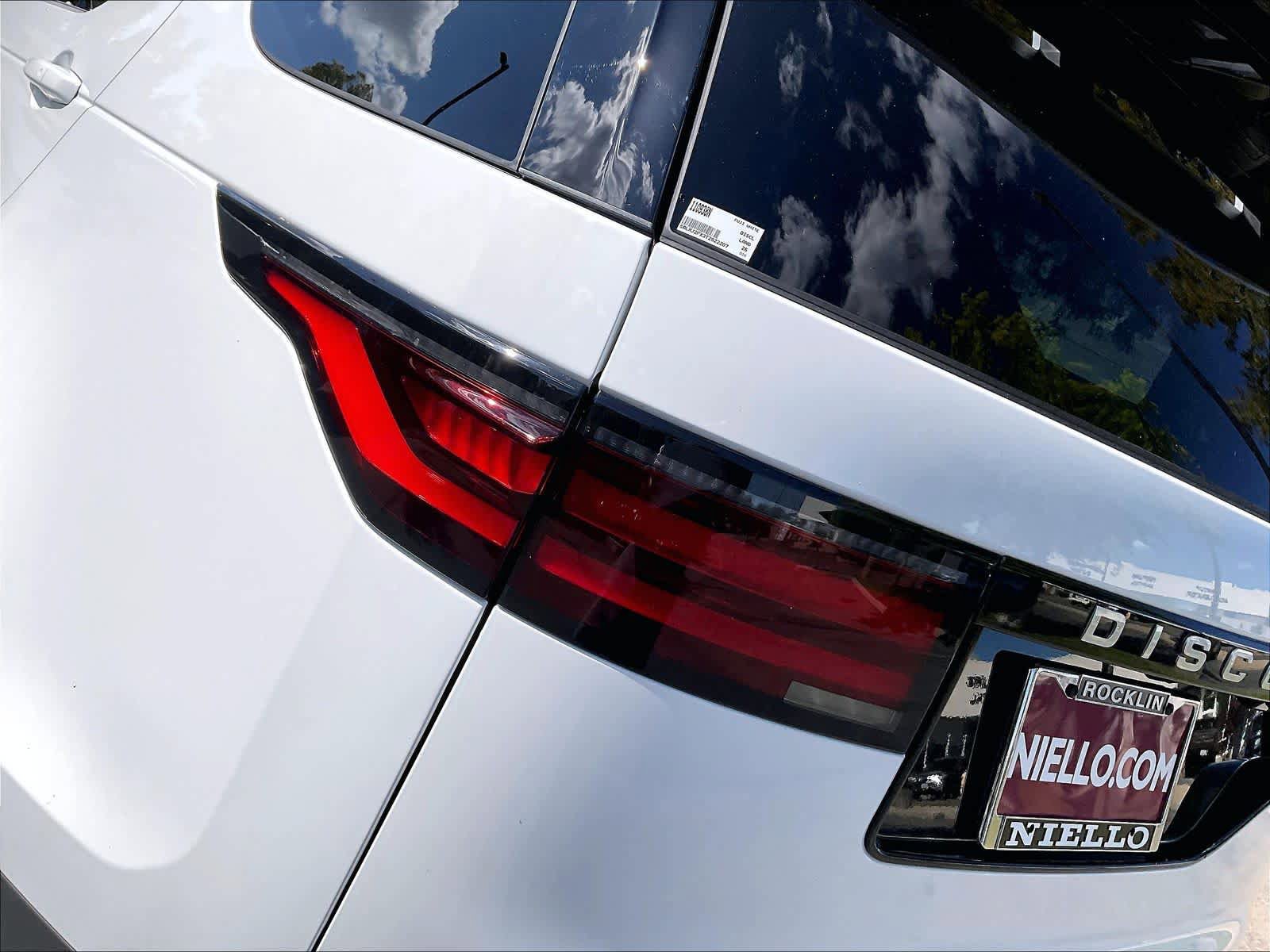 New 2026 Land Rover Discovery S AWD/4WD image 25