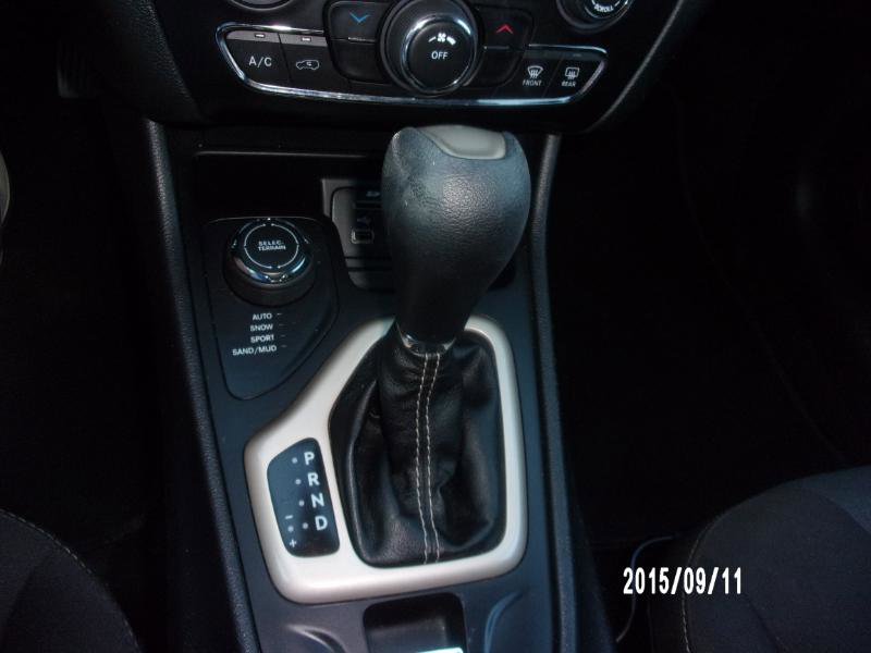 Used 2016 Jeep Cherokee Latitude w/ Cold Weather Group image 18