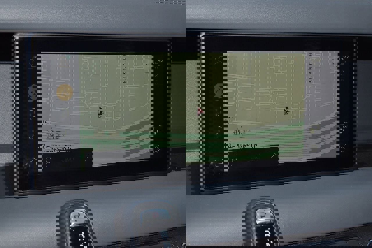 Used 2023 Land Rover Defender 110 X-Dynamic SE image 28