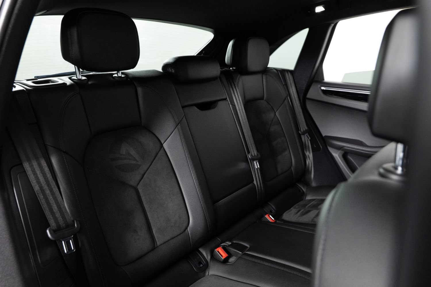 Used 2021 Porsche Macan AWD/4WD image 24