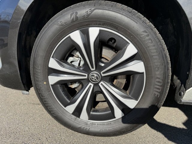 Used 2023 Toyota bZ4X FWD image 9