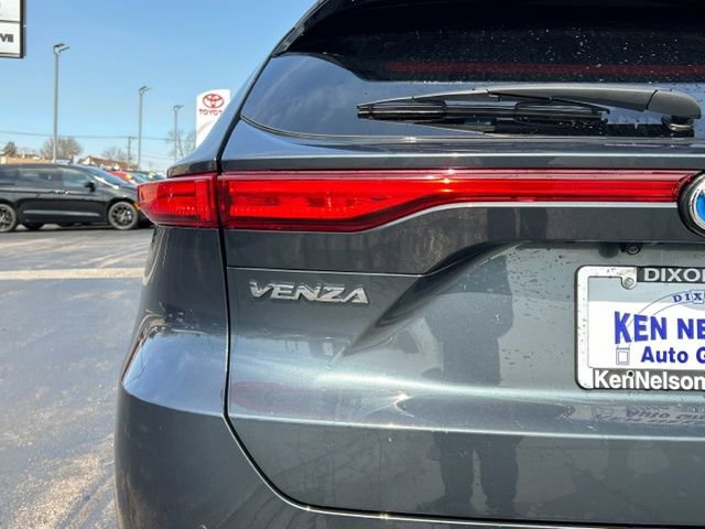 Used 2023 Toyota Venza XLE image 5