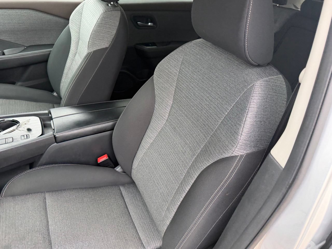 Used 2023 Nissan Rogue SV FWD image 29
