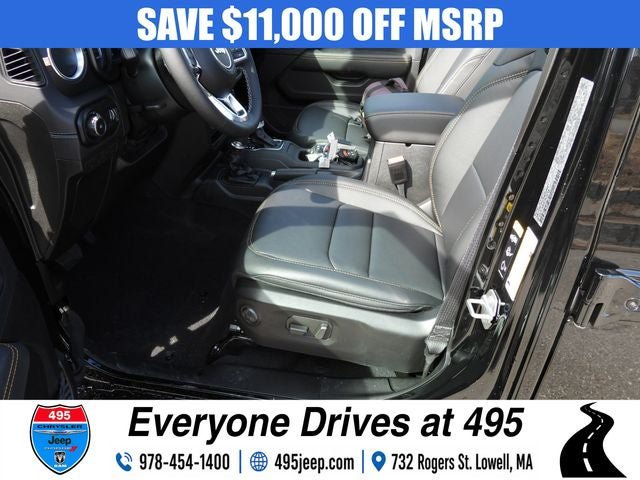 New 2025 Jeep Wrangler Unlimited Sahara w/ Technology Group AWD/4WD image 19