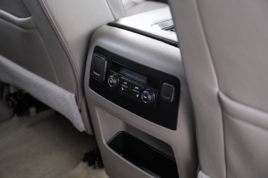 Used 2018 Chevrolet Tahoe Premier RWD image 38