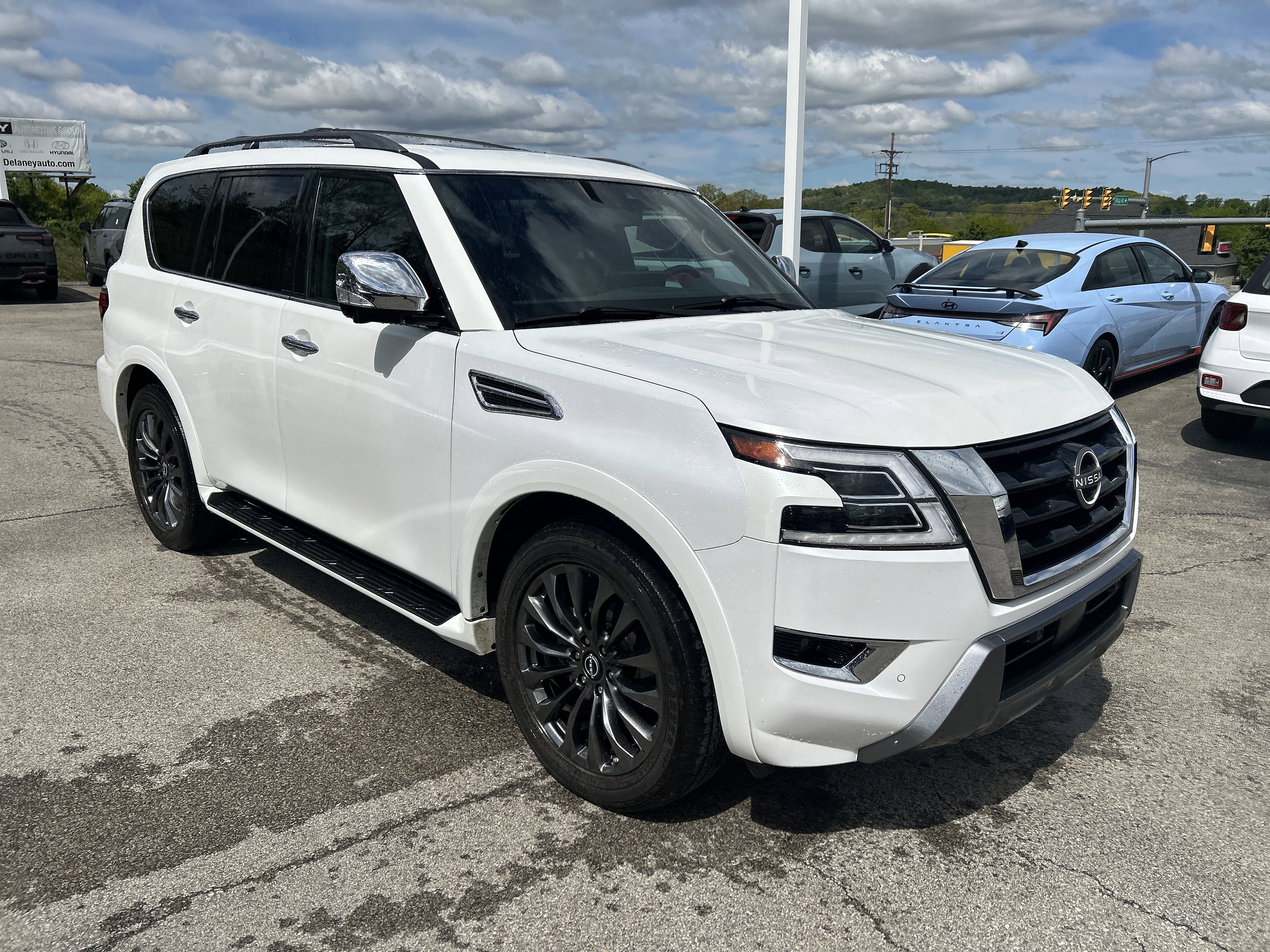 Used 2023 Nissan Armada Platinum w/ Captain's Chairs Package AWD/4WD image 1