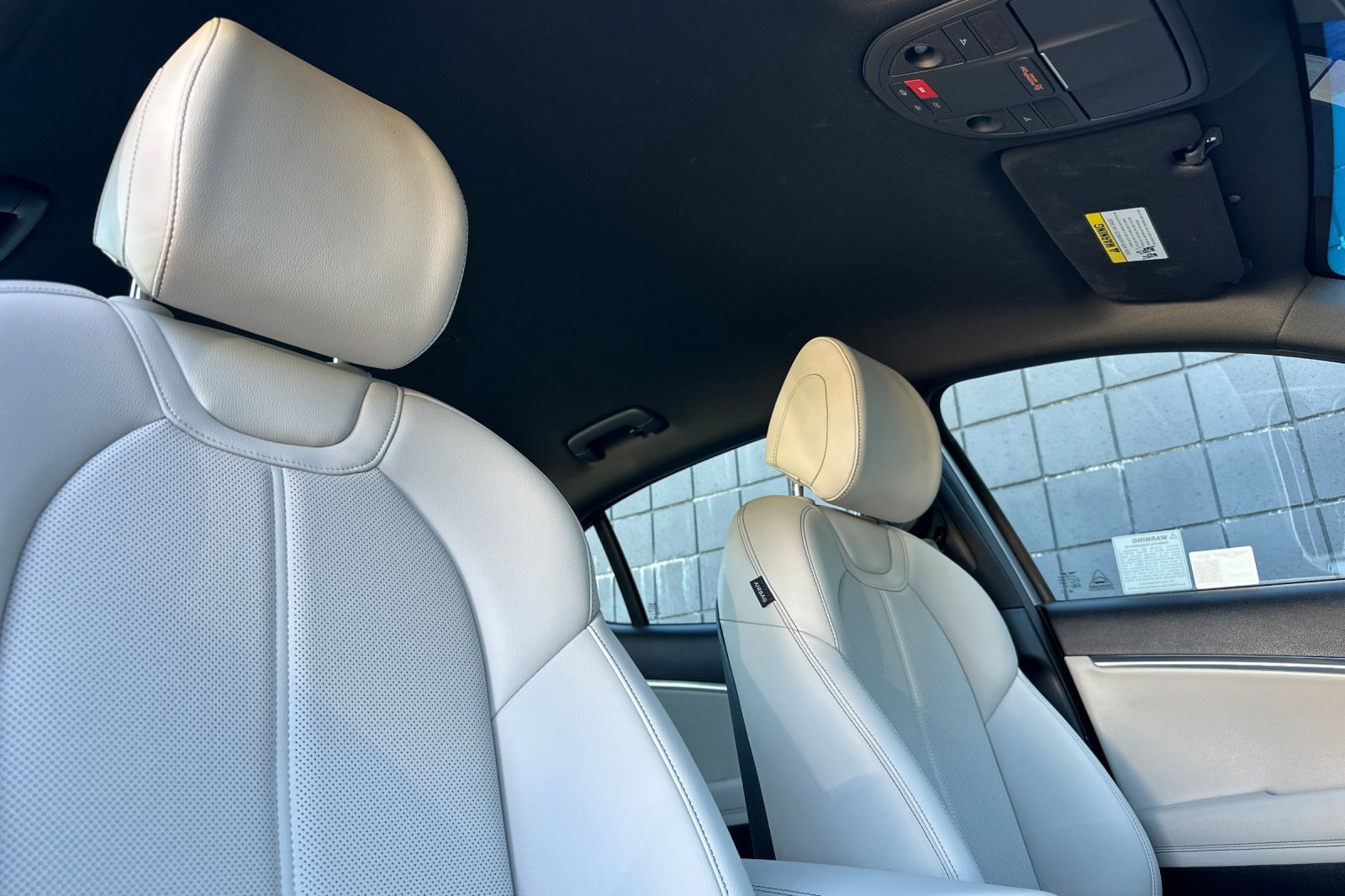 Used 2025 Genesis G70 2.5T image 17