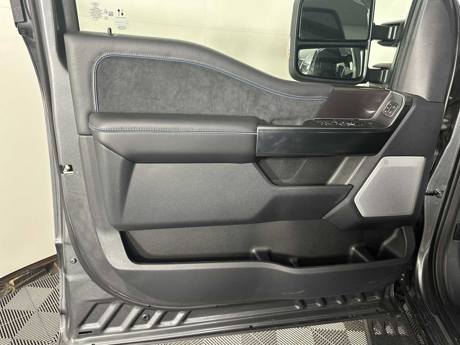 New 2026 Ford F250 Platinum w/ Tremor Off-Road Package image 9