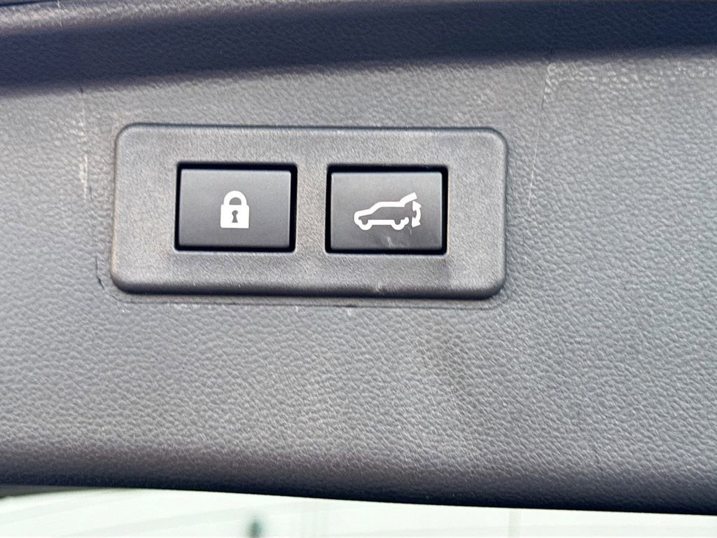 Certified 2025 Subaru Outback Limited image 37