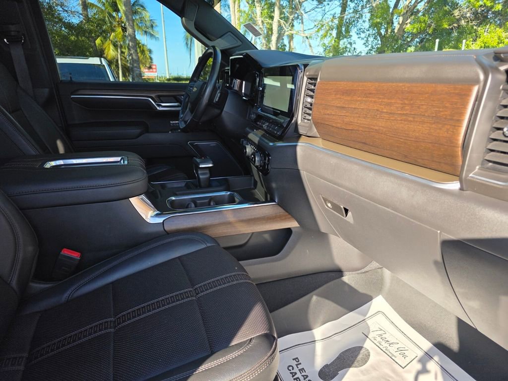 Used 2022 Chevrolet Silverado 1500 High Country w/ High Country Premium Package image 9