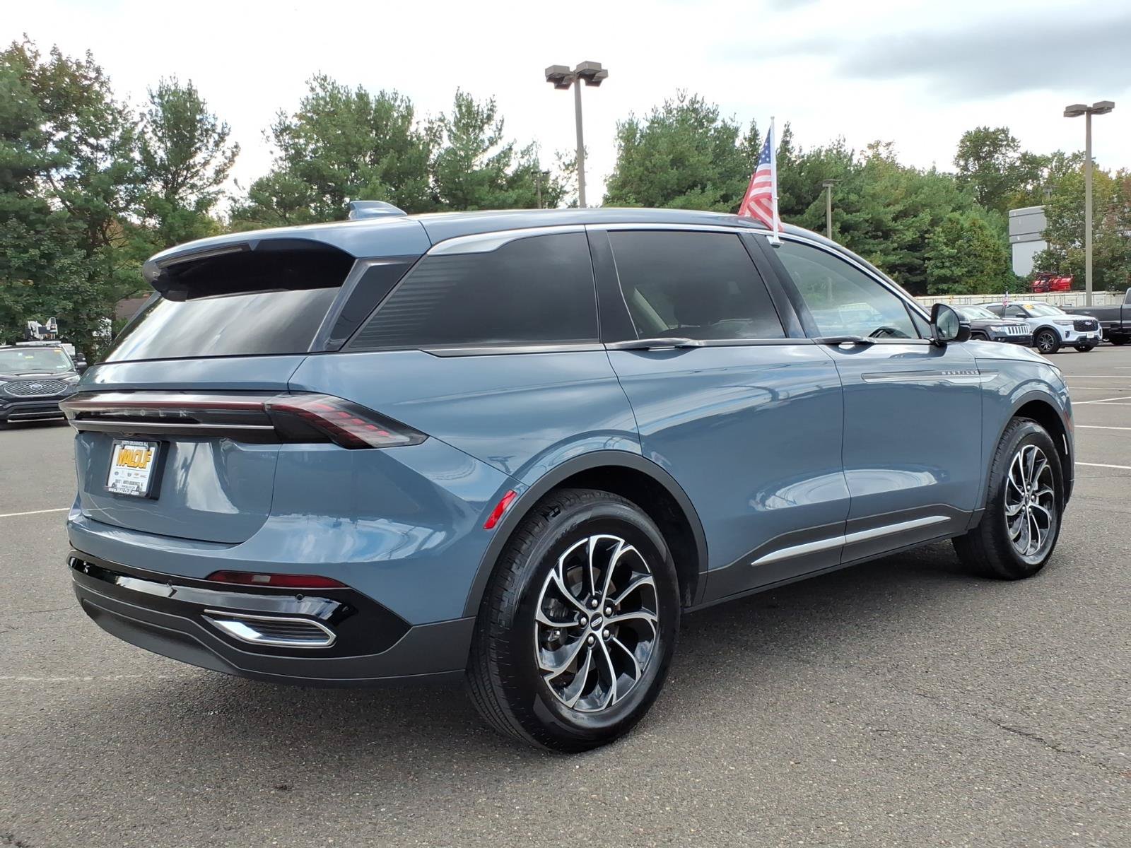 Used 2026 Lincoln Nautilus Premier AWD/4WD image 6