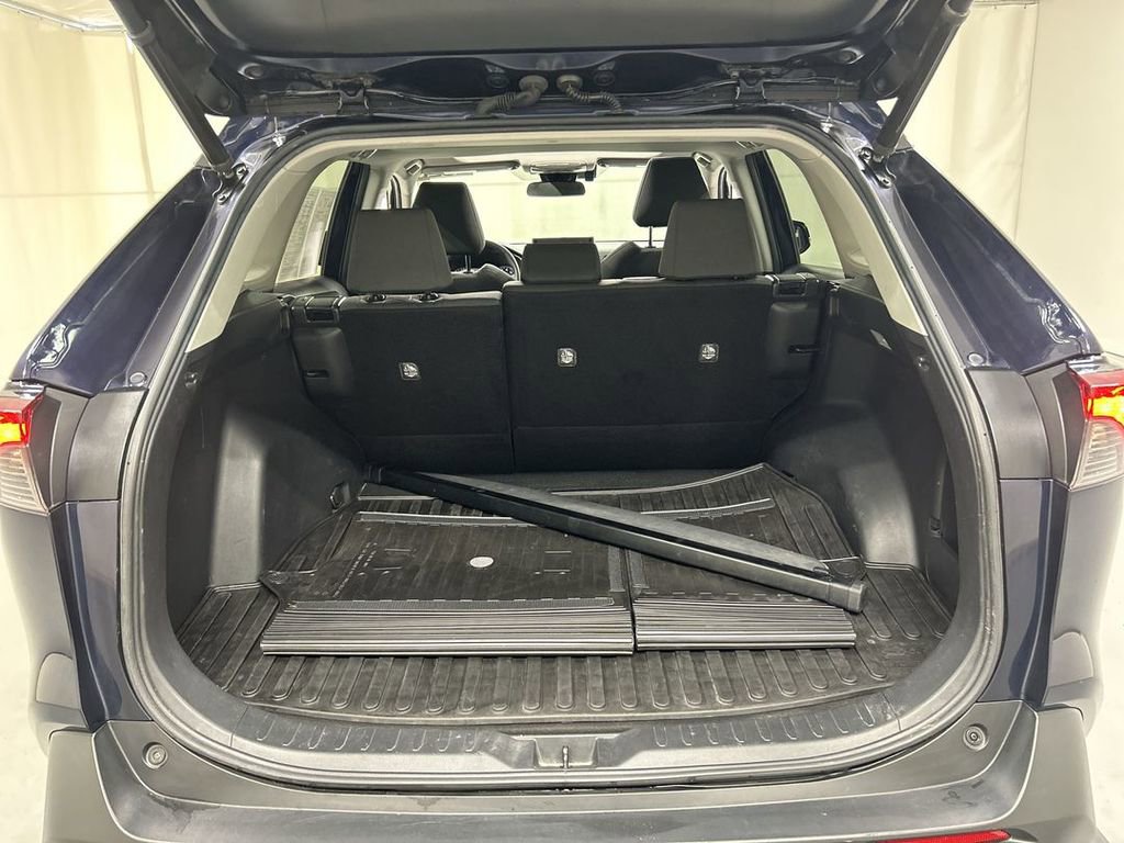 Used 2020 Toyota RAV4 XLE w/ Convenience Package AWD/4WD image 22
