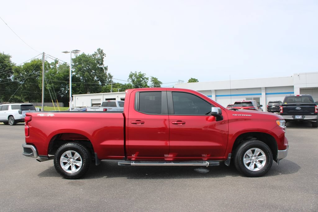 Used 2022 Chevrolet Silverado 1500 LT w/ Safety Package AWD/4WD image 11