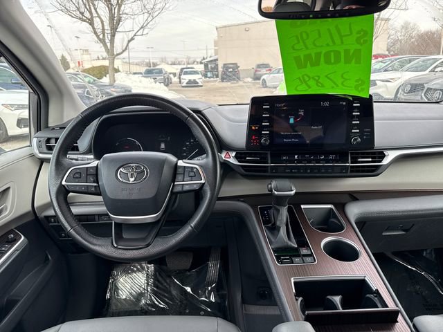 Used 2024 Toyota Sienna XLE image 11